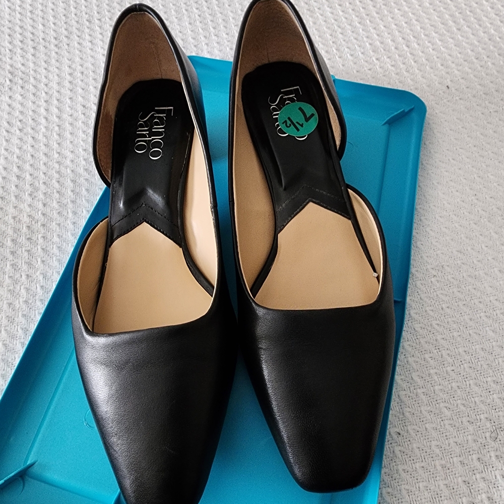 Franco Sarto Black Loafers with Pointed Toe and Minimalist Design